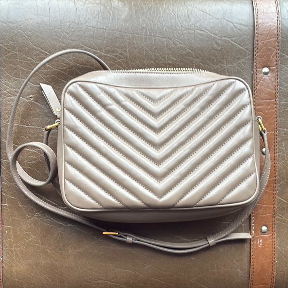 Yves Saint Laurent Tan Quilted Crossbody Bag with Gold Hardware - Picture 4 of 8